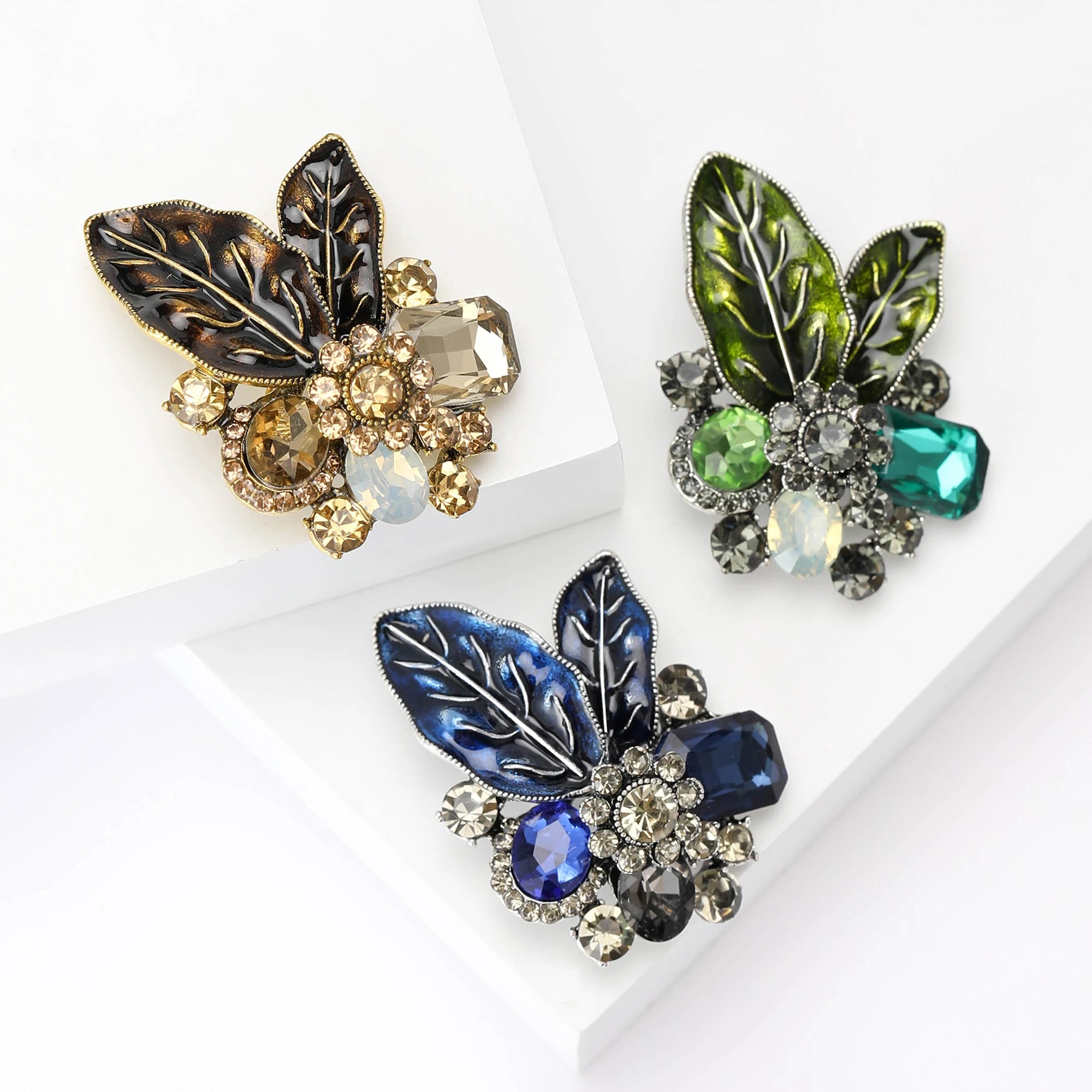 Beaut&Berry Luxury Crystal Leaf Brooches for Women Unisex Plant Pins Casual Party Accessories New Year Gifts Friends Decoration